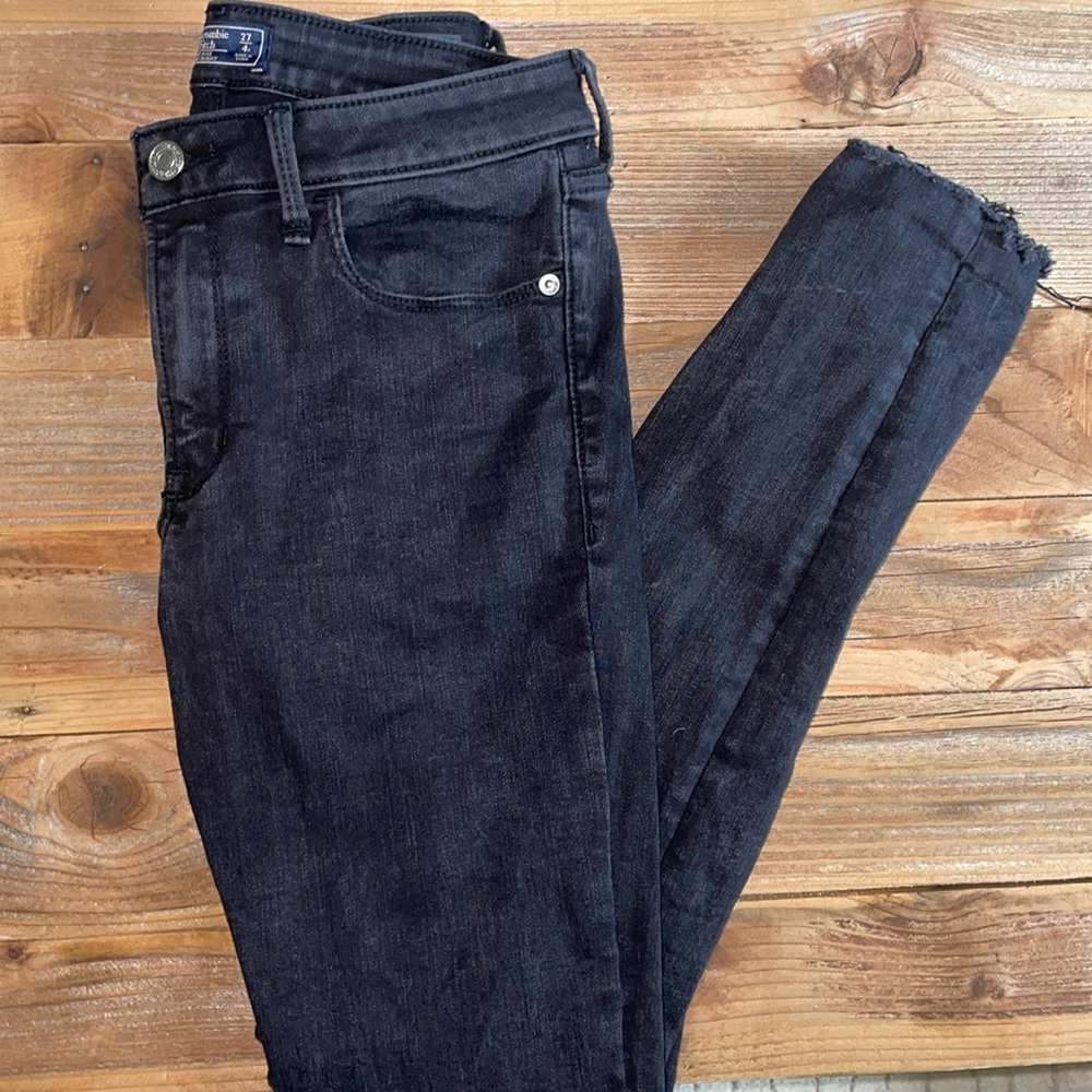 Women’s Abercrombie and Fitch Mid Rise Super Skinny Jeans